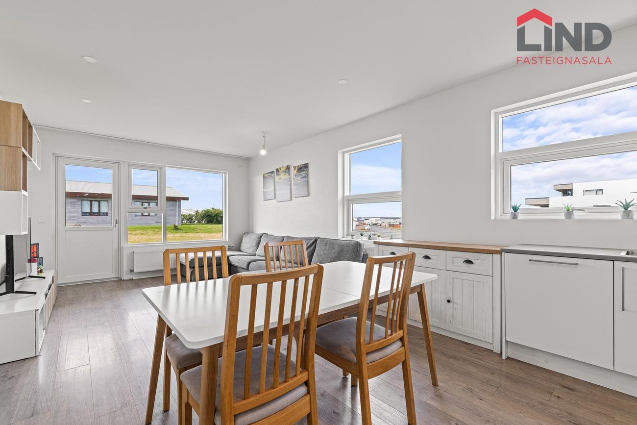 Dalsbraut 6, 260 Reykjanesbær
