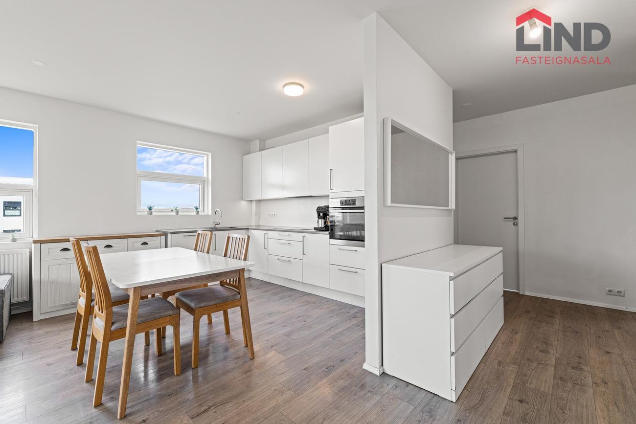 Dalsbraut 6, 260 Reykjanesbær