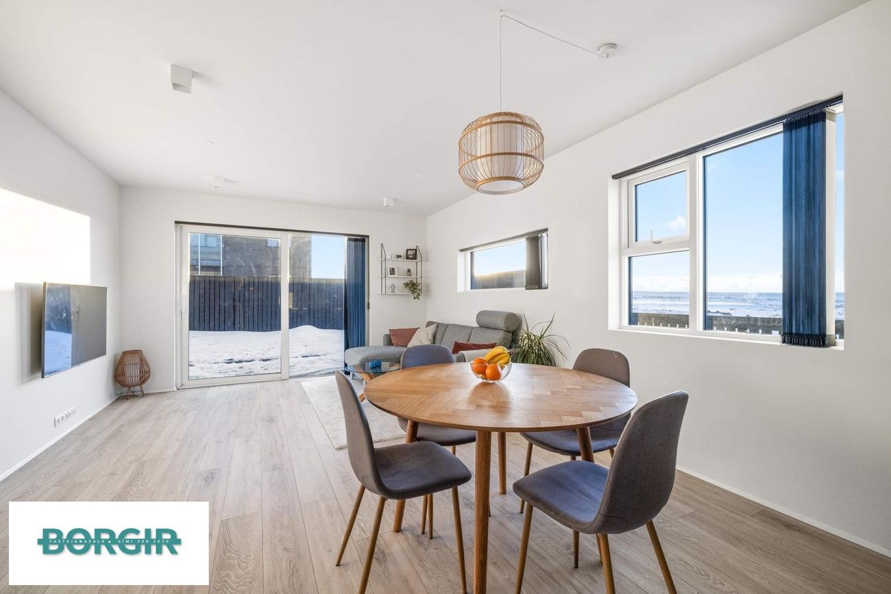 Dalsbraut 14, 260 Reykjanesbær