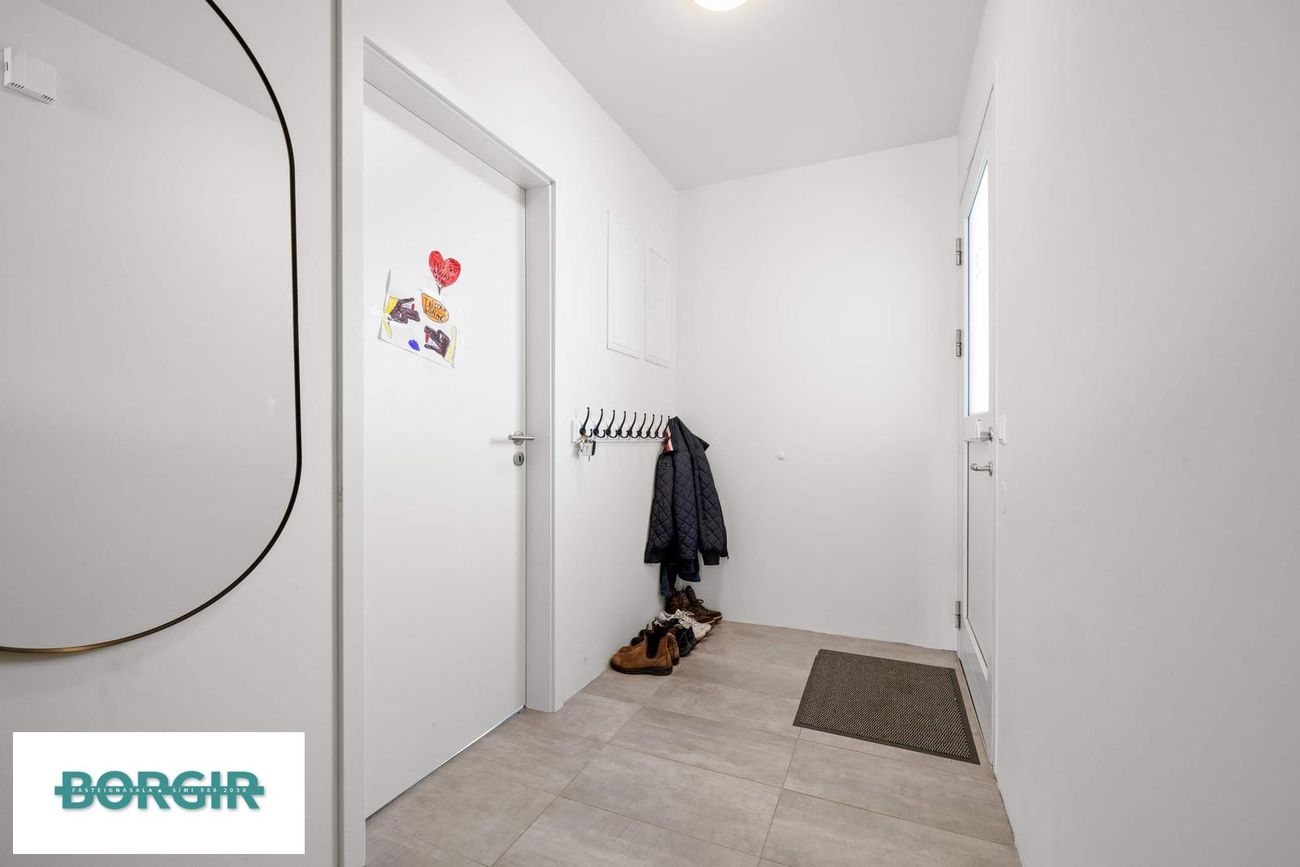 Dalsbraut 14, 260 Reykjanesbær