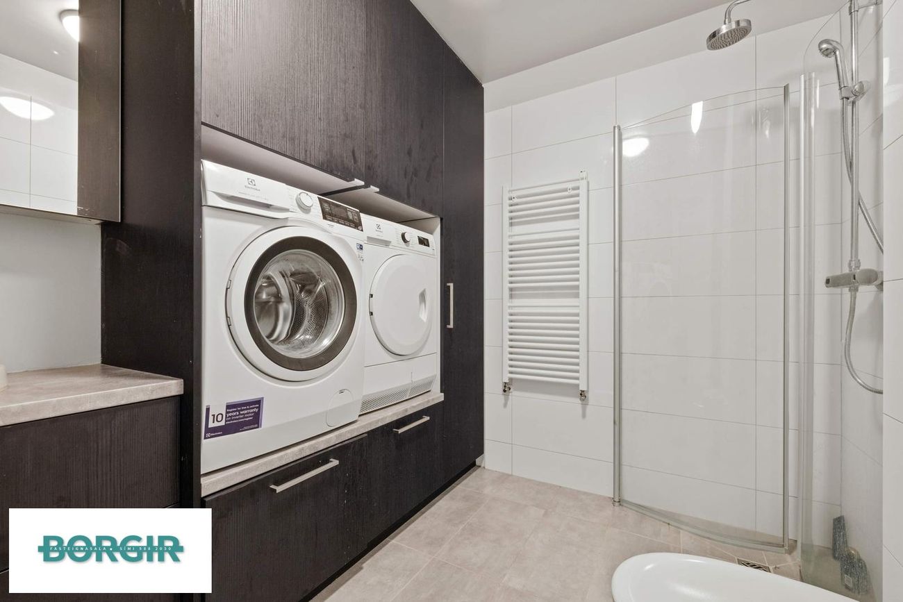 Dalsbraut 14, 260 Reykjanesbær