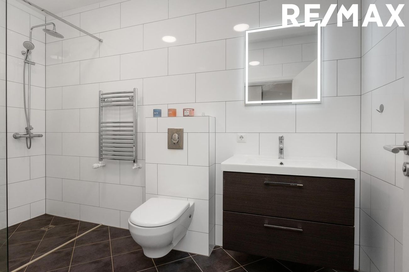 Grensásvegur 12 - 0402, 108 Reykjavík