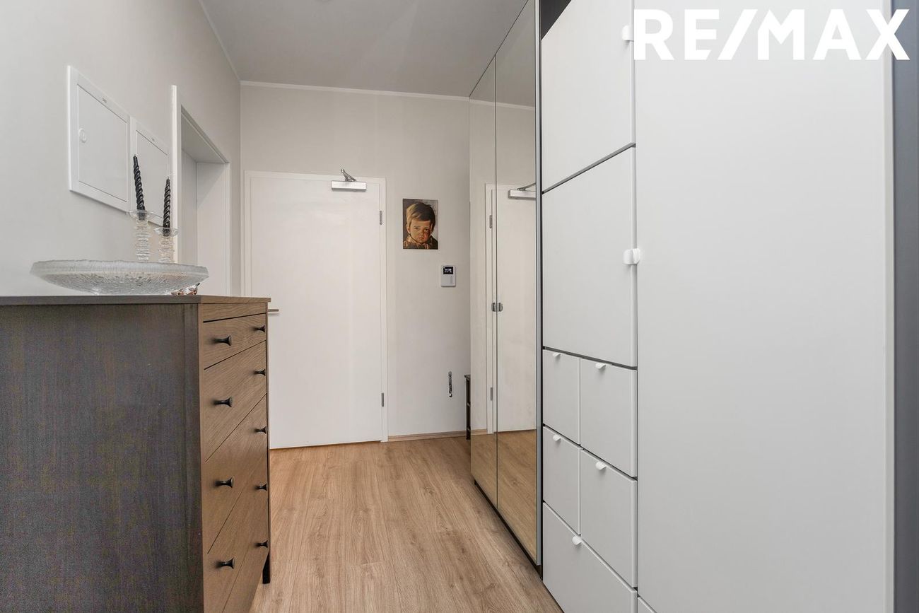 Grensásvegur 12 - 0402, 108 Reykjavík