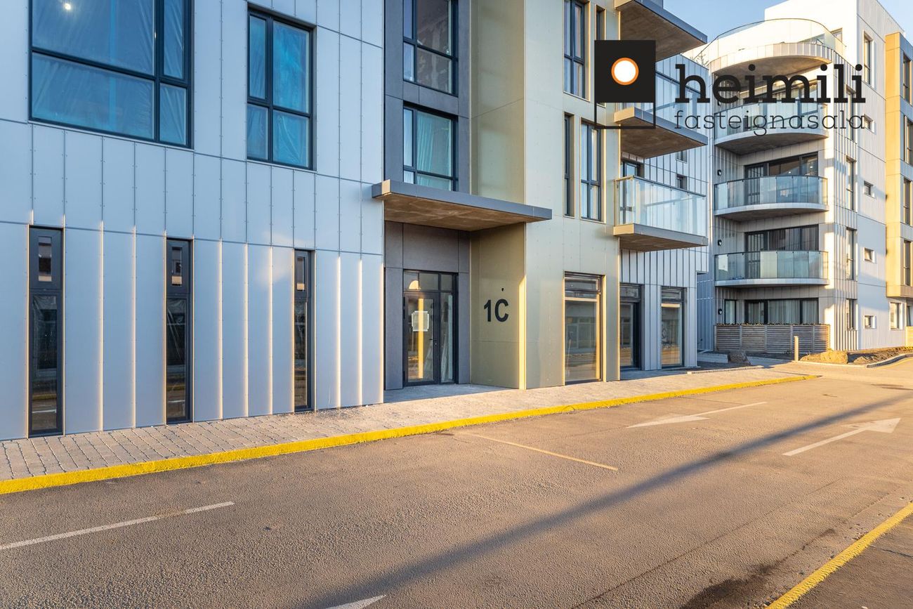Grensásvegur 1C, 108 Reykjavík