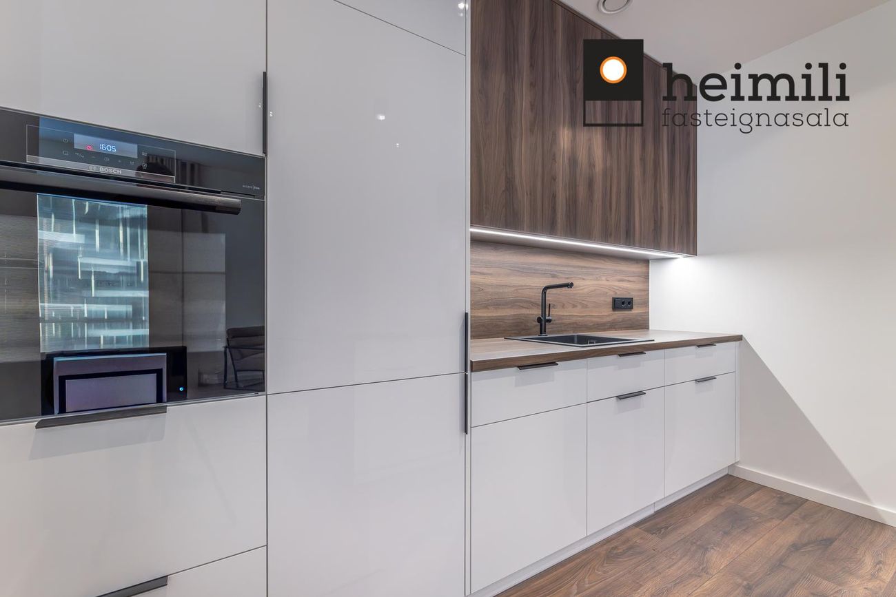 Grensásvegur 1C, 108 Reykjavík