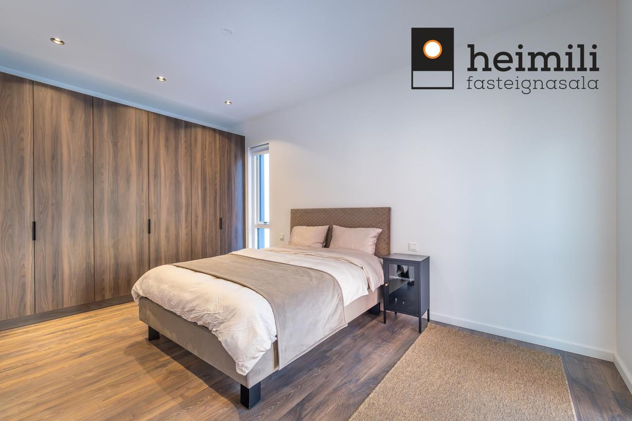 Grensásvegur 1C, 108 Reykjavík