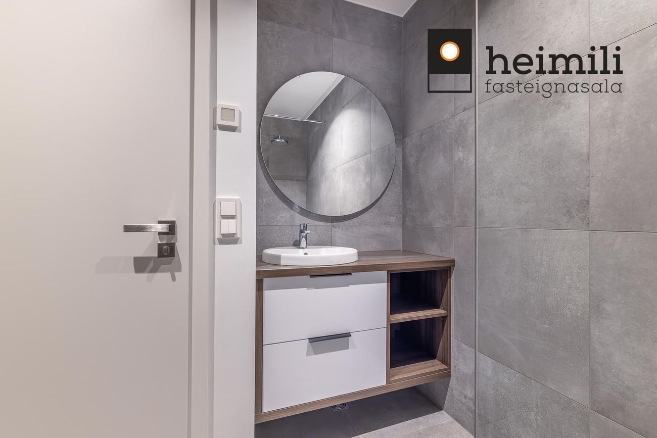 Grensásvegur 1C, 108 Reykjavík