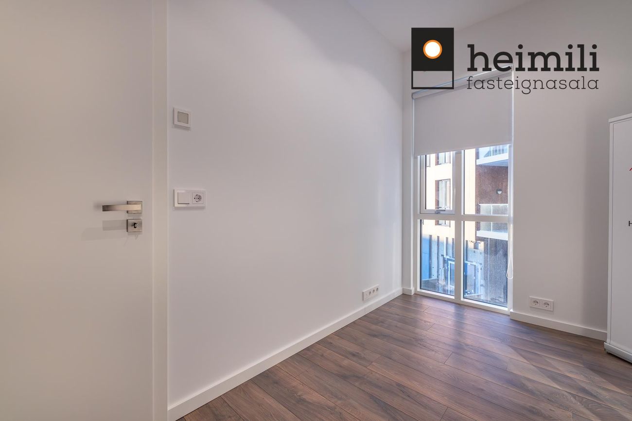 Grensásvegur 1C, 108 Reykjavík