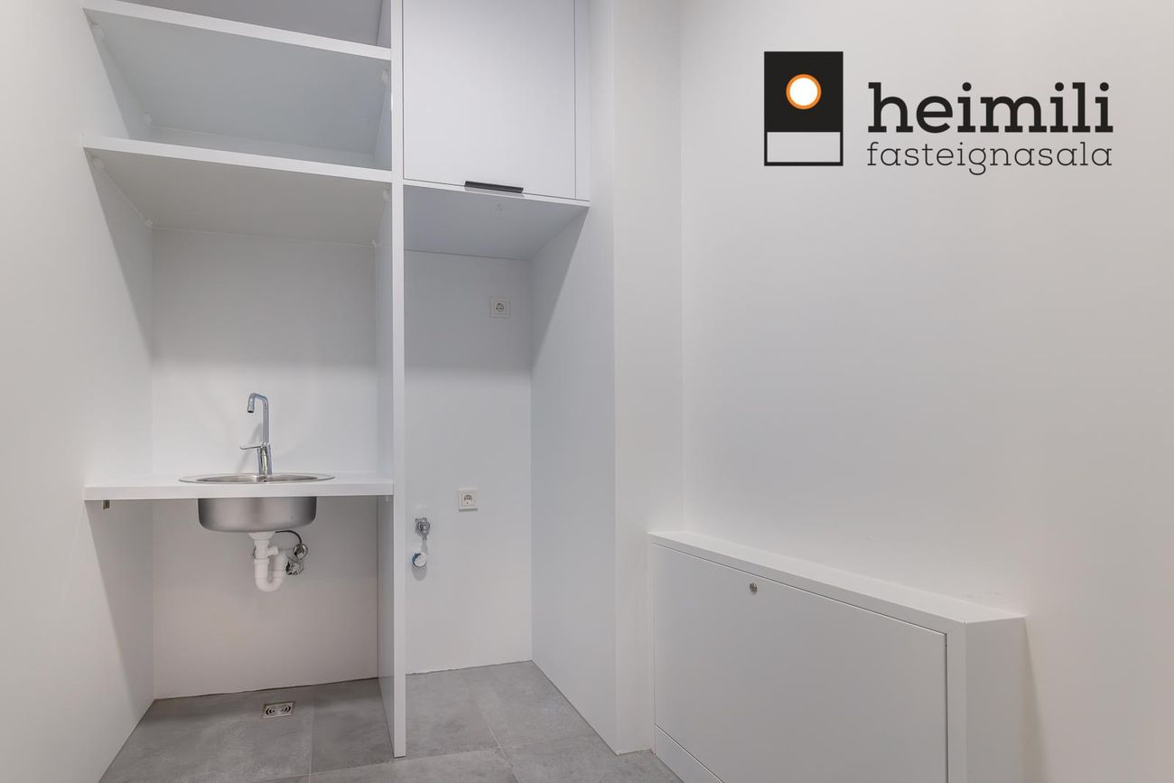 Grensásvegur 1C, 108 Reykjavík