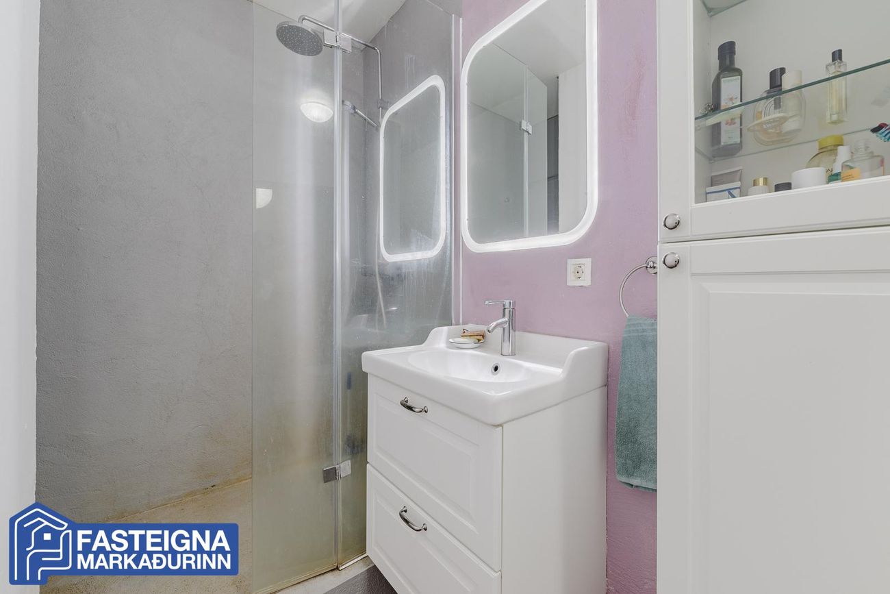 Snorrabraut 33, 105 Reykjavík