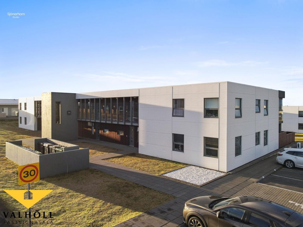 Dalsbraut 30, 260 Reykjanesbær