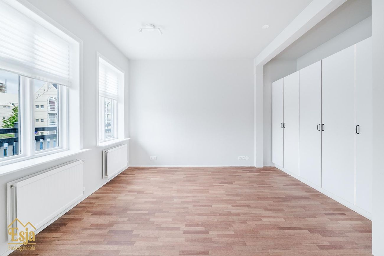 Hverfisgata 83, 101 Reykjavík