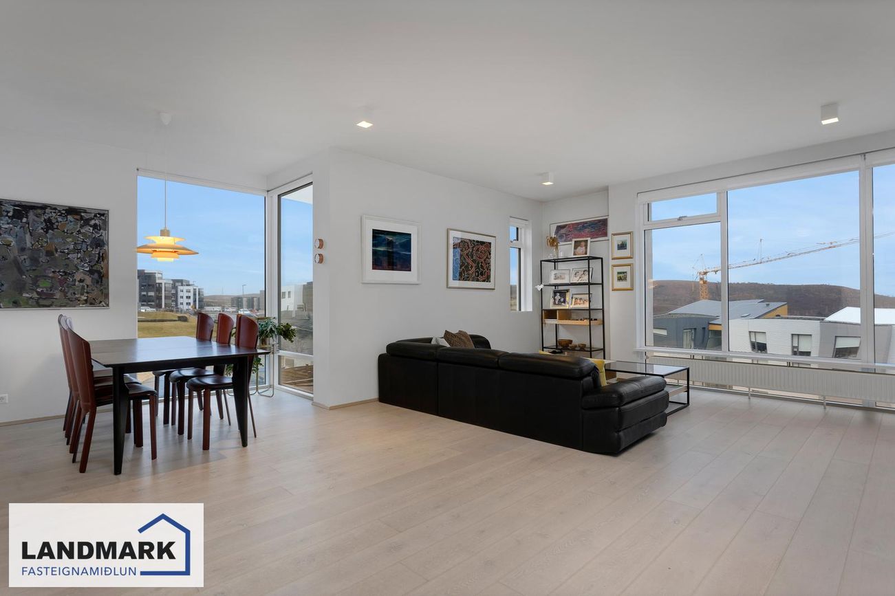 Holtsvegur 47 - 0302, 210 Garðabær