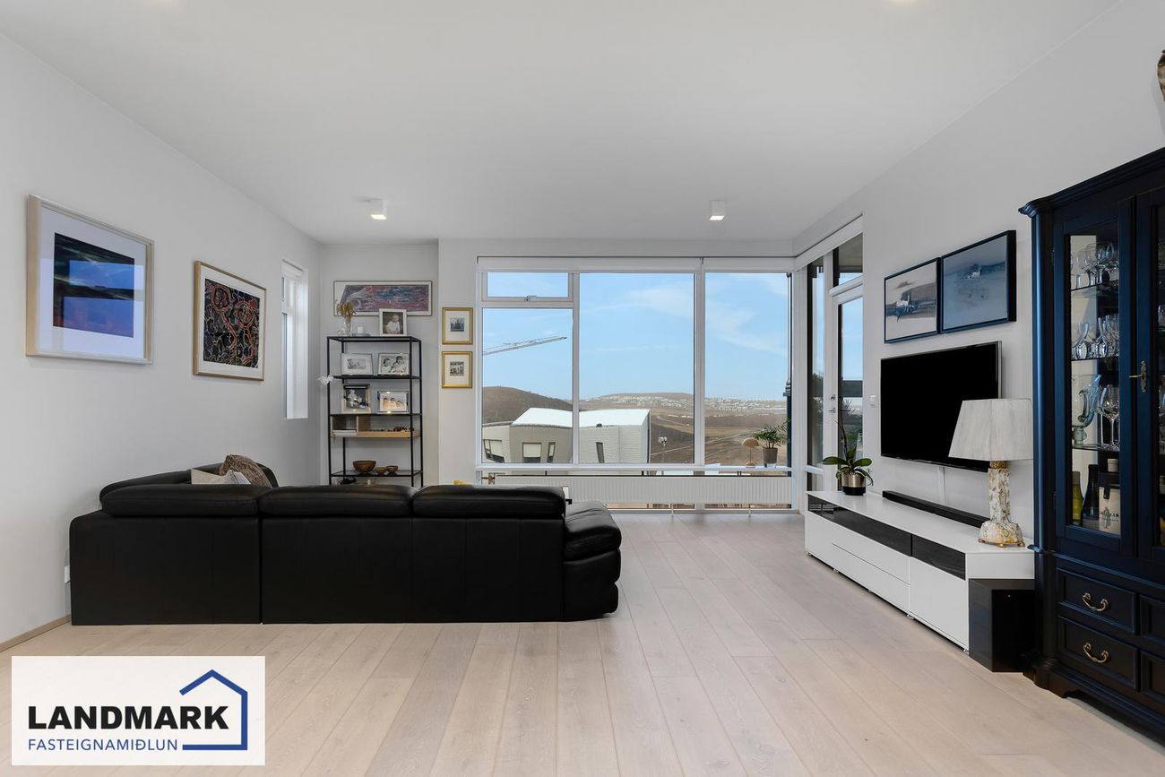 Holtsvegur 47 - 0302, 210 Garðabær