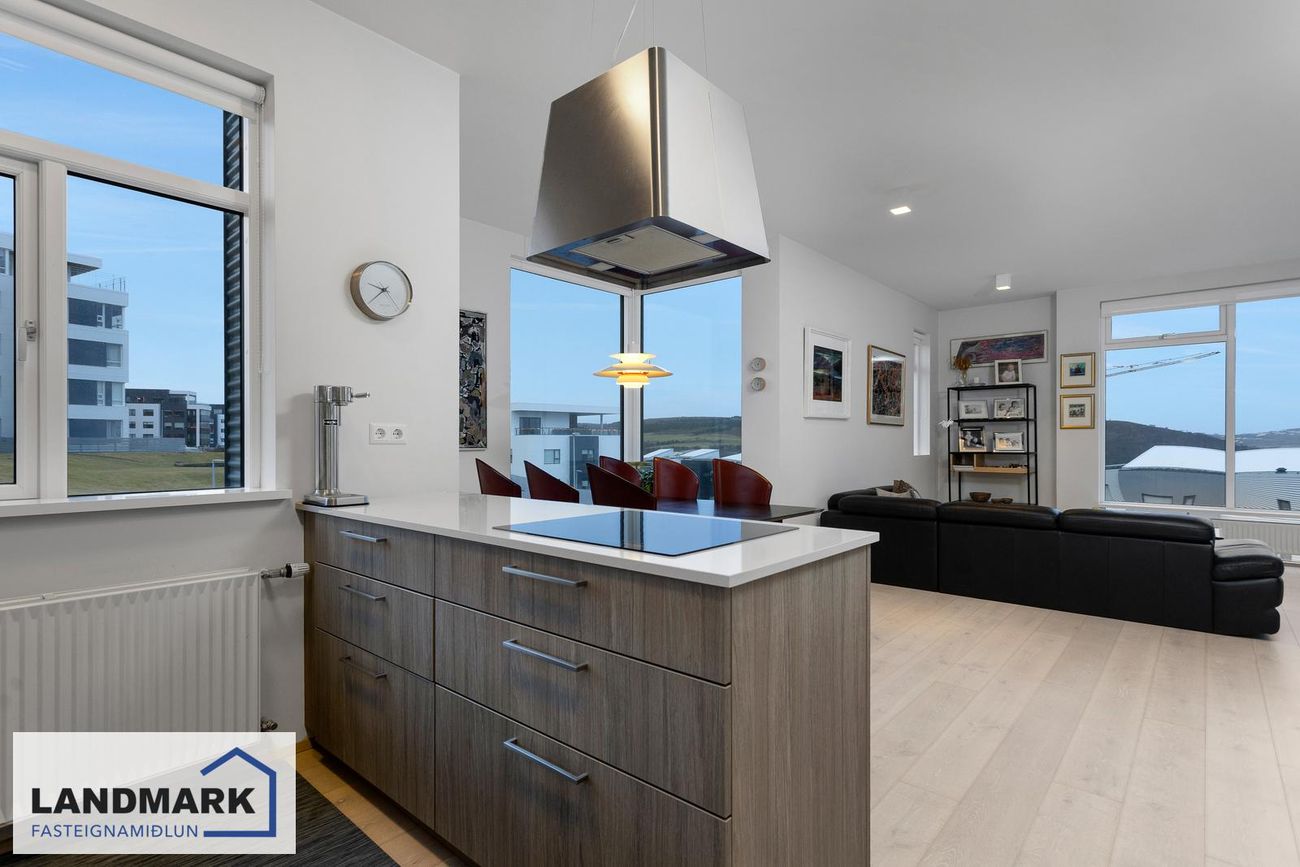 Holtsvegur 47 - 0302, 210 Garðabær