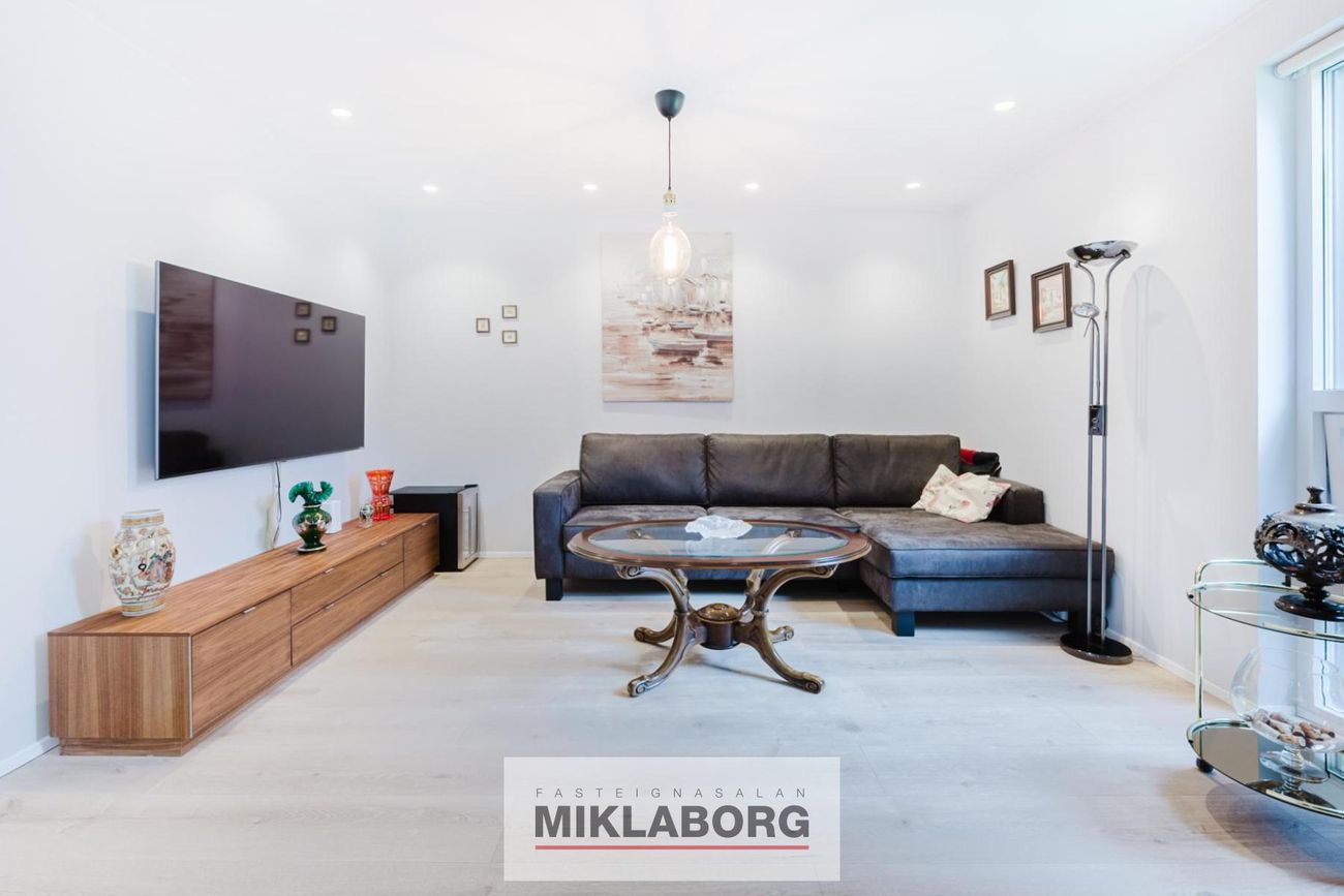 Hverfisgata 92A, 101 Reykjavík