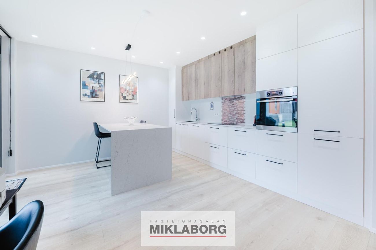 Hverfisgata 92A, 101 Reykjavík
