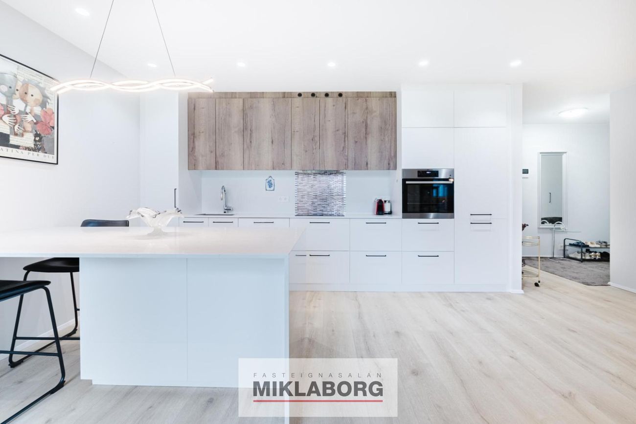 Hverfisgata 92A, 101 Reykjavík
