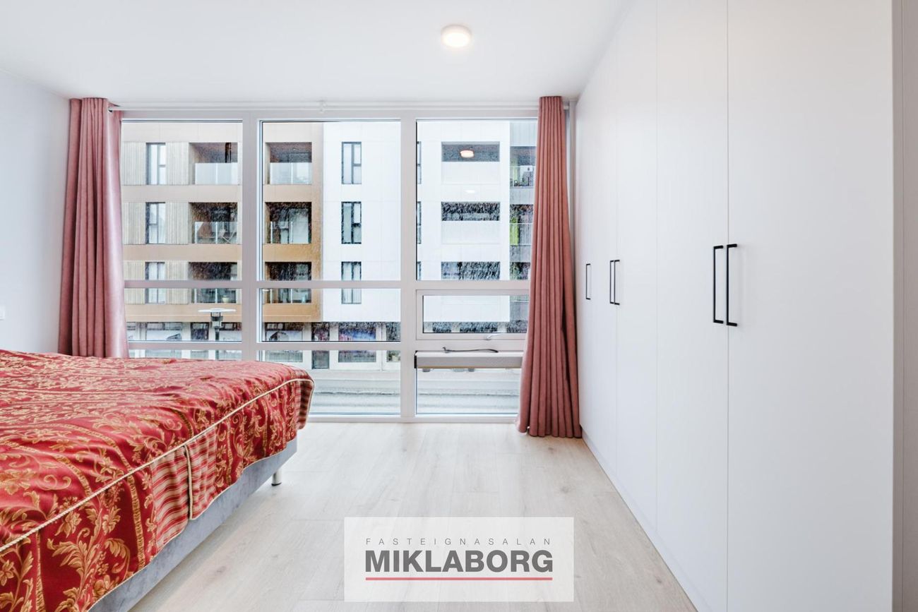 Hverfisgata 92A, 101 Reykjavík