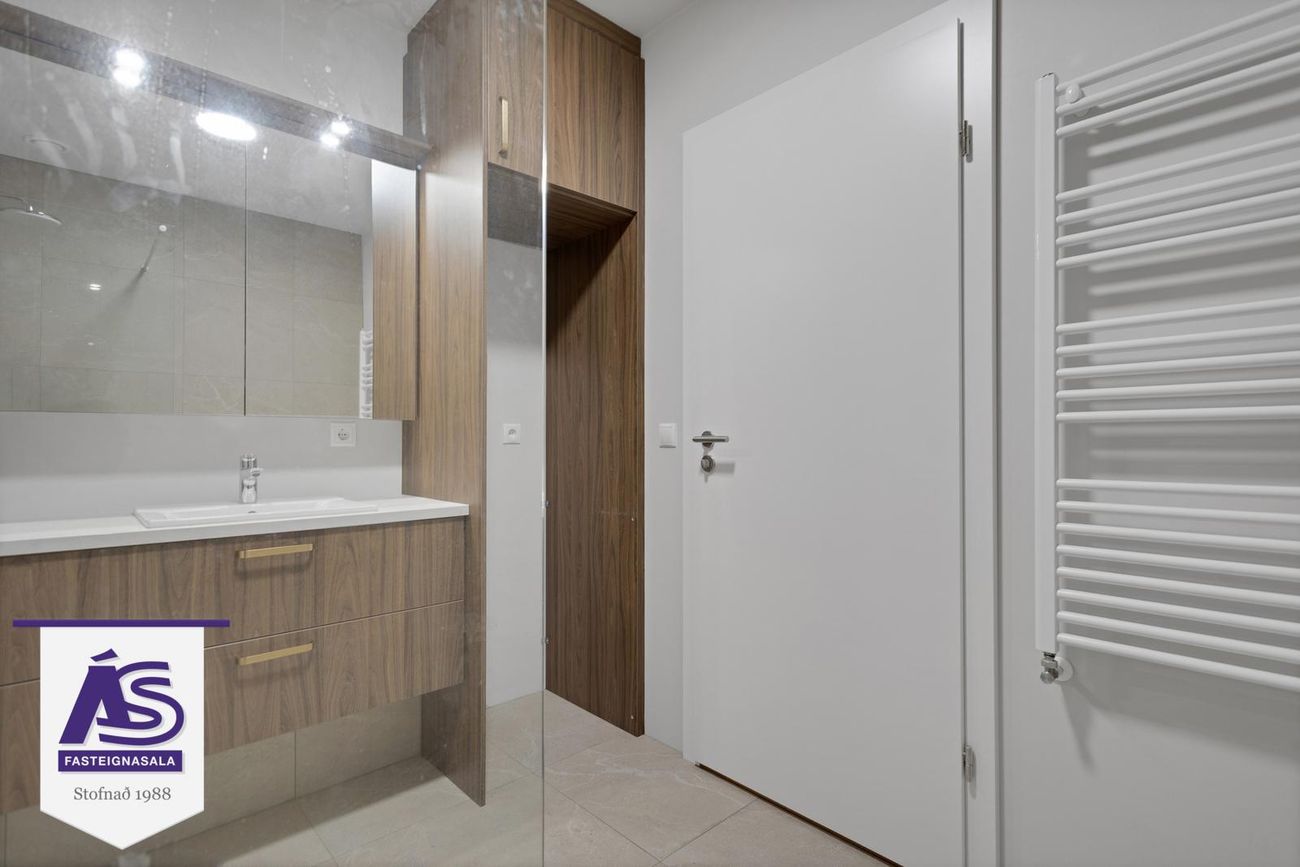 Hringhamar 31, 221 Hafnarfjörður