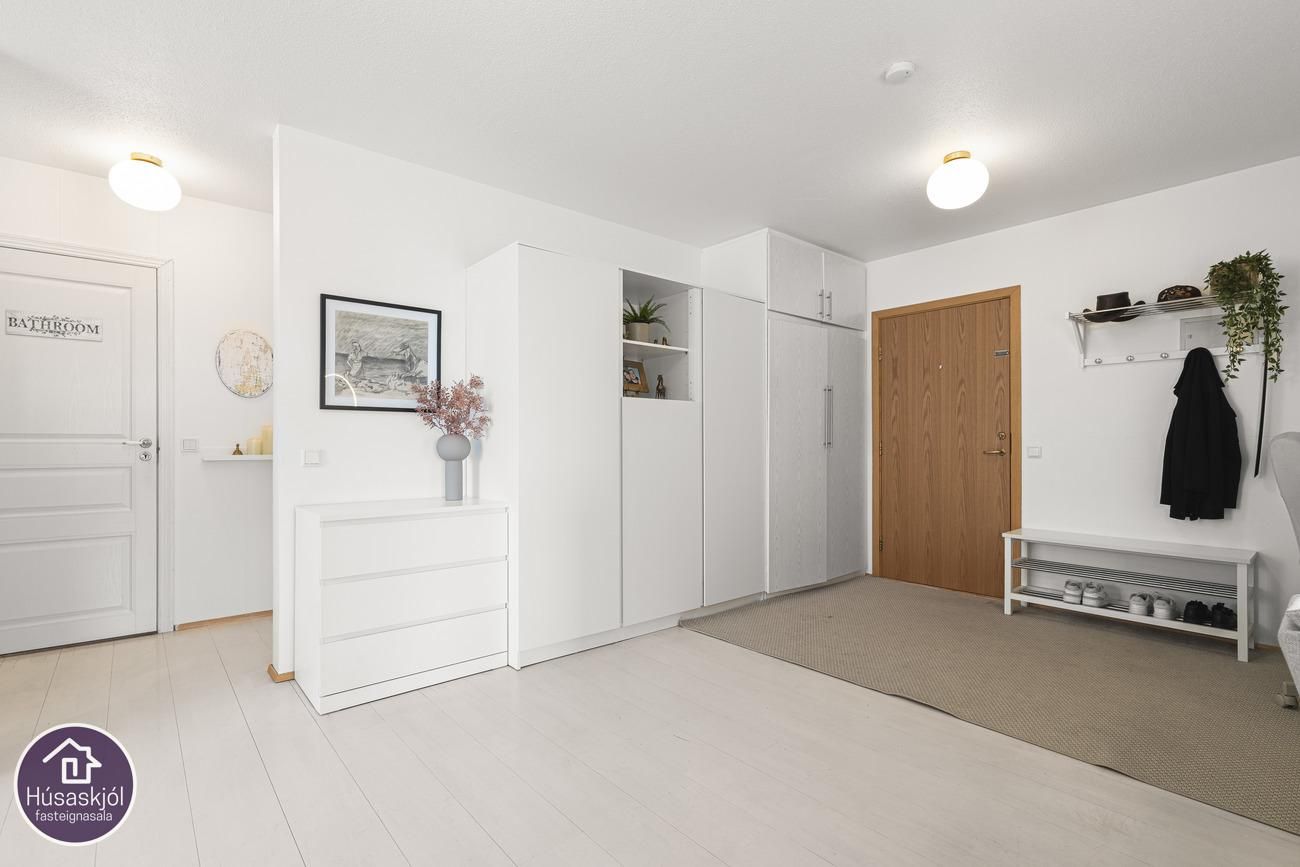 Vallarás 2, 110 Reykjavík