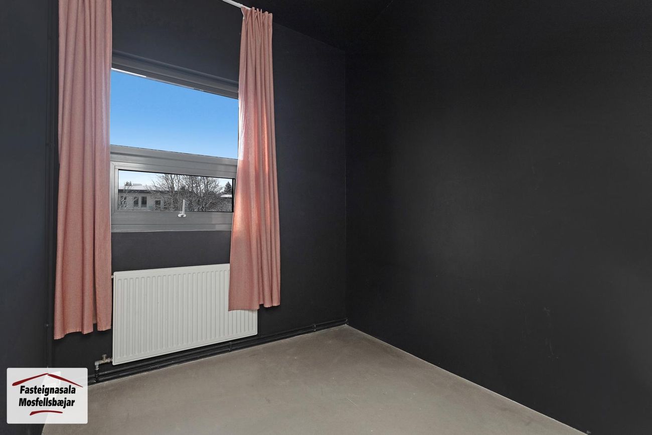 Iðnbúð 2, 210 Garðabær
