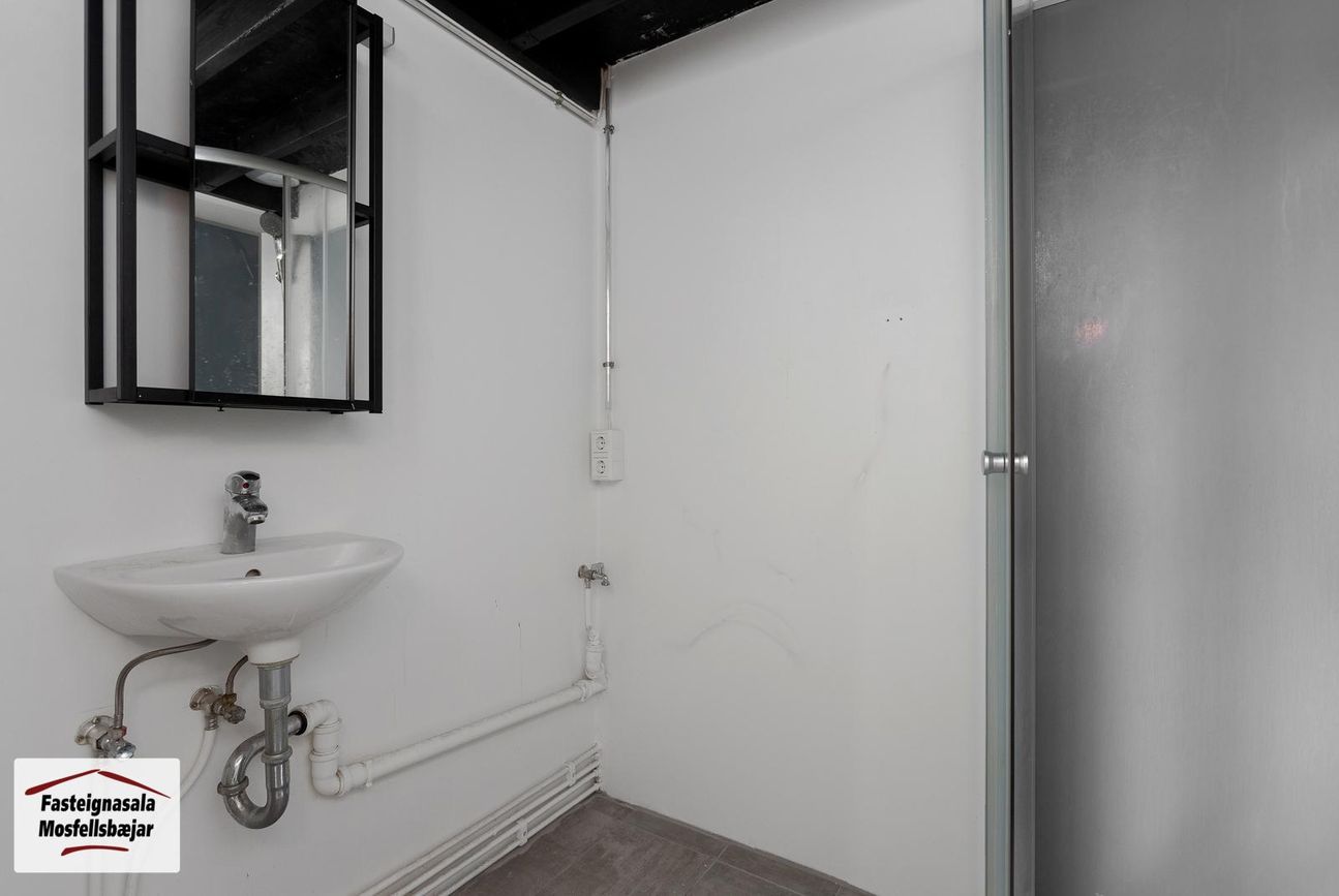Iðnbúð 2, 210 Garðabær
