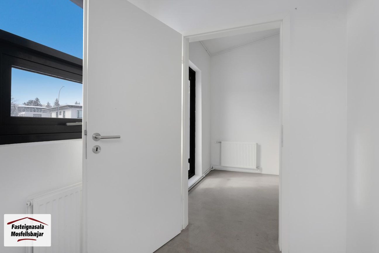 Iðnbúð 2, 210 Garðabær