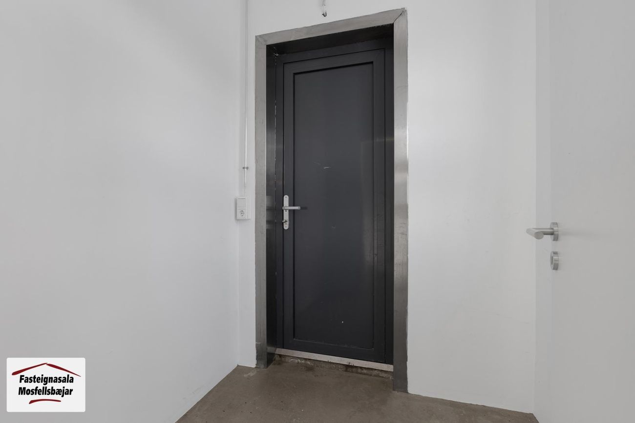 Iðnbúð 2, 210 Garðabær