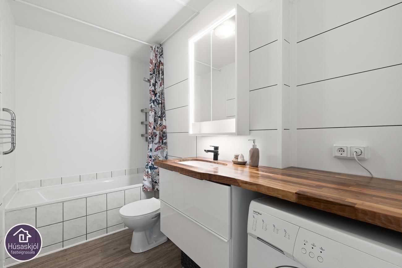 Hrafnhólar 4, 111 Reykjavík
