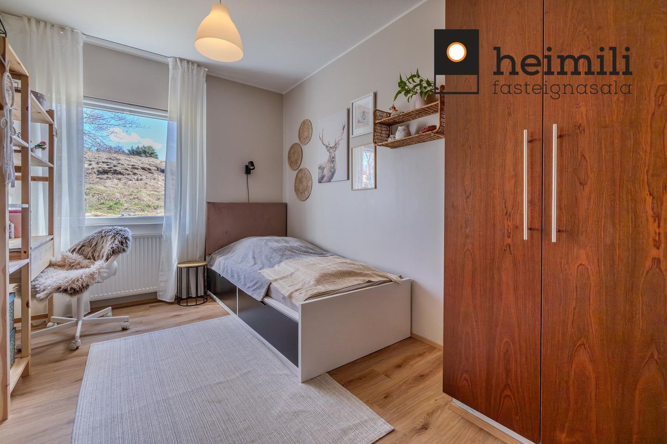 Klapparhlíð 32, 270 Mosfellsbær