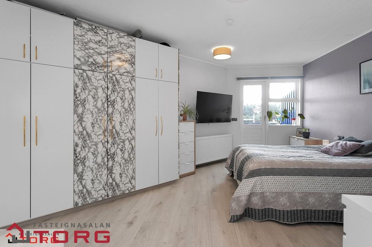Smárabarð 2, 220 Hafnarfjörður