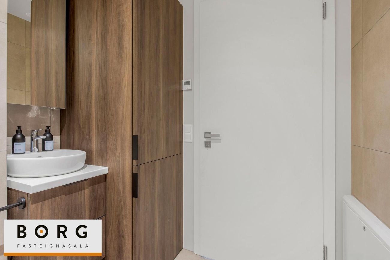 Grensásvegur 1D, 108 Reykjavík