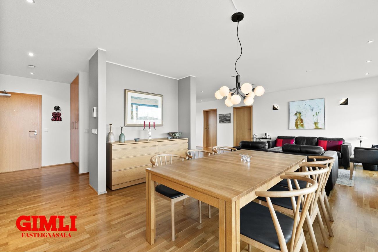 Þórðarsveigur 30, 113 Reykjavík