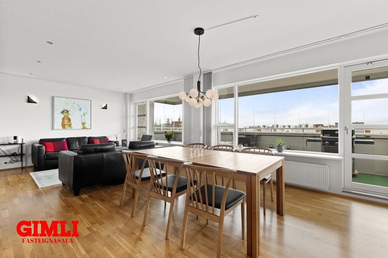 Þórðarsveigur 30, 113 Reykjavík