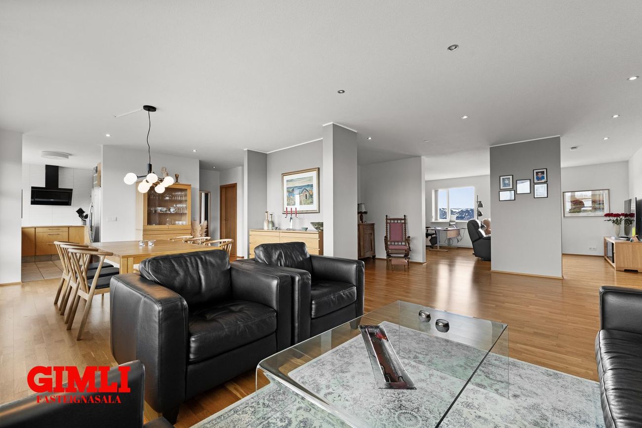 Þórðarsveigur 30, 113 Reykjavík