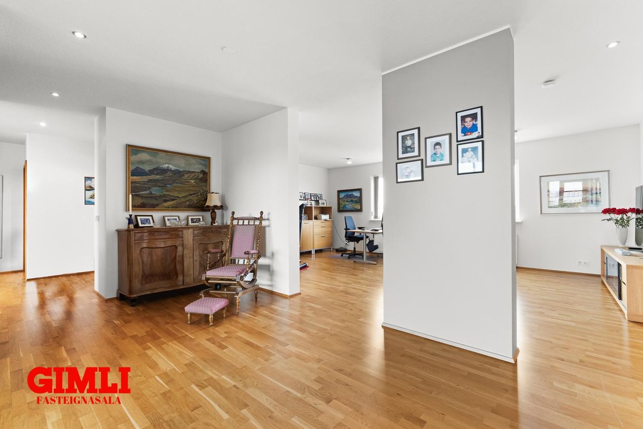 Þórðarsveigur 30, 113 Reykjavík