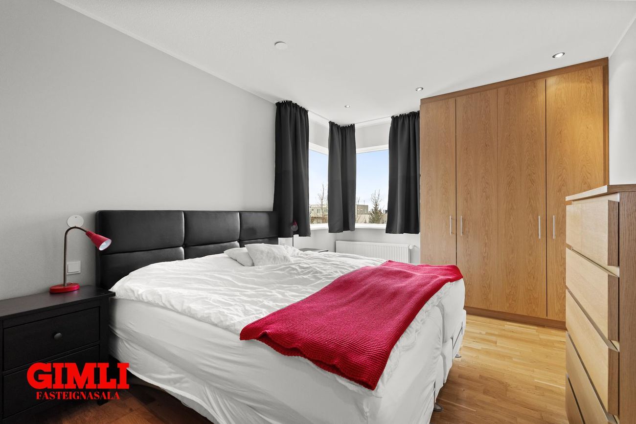 Þórðarsveigur 30, 113 Reykjavík