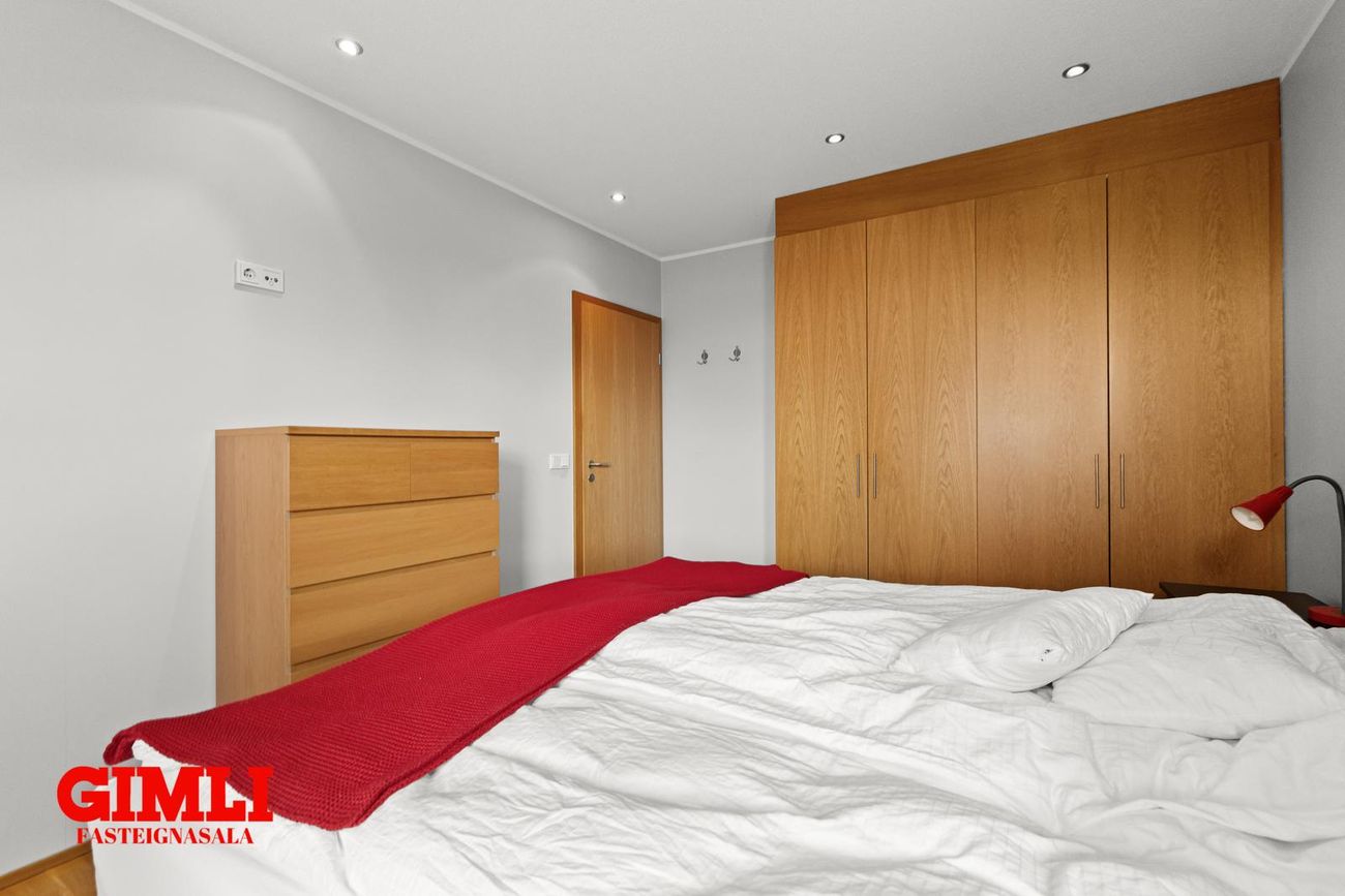 Þórðarsveigur 30, 113 Reykjavík