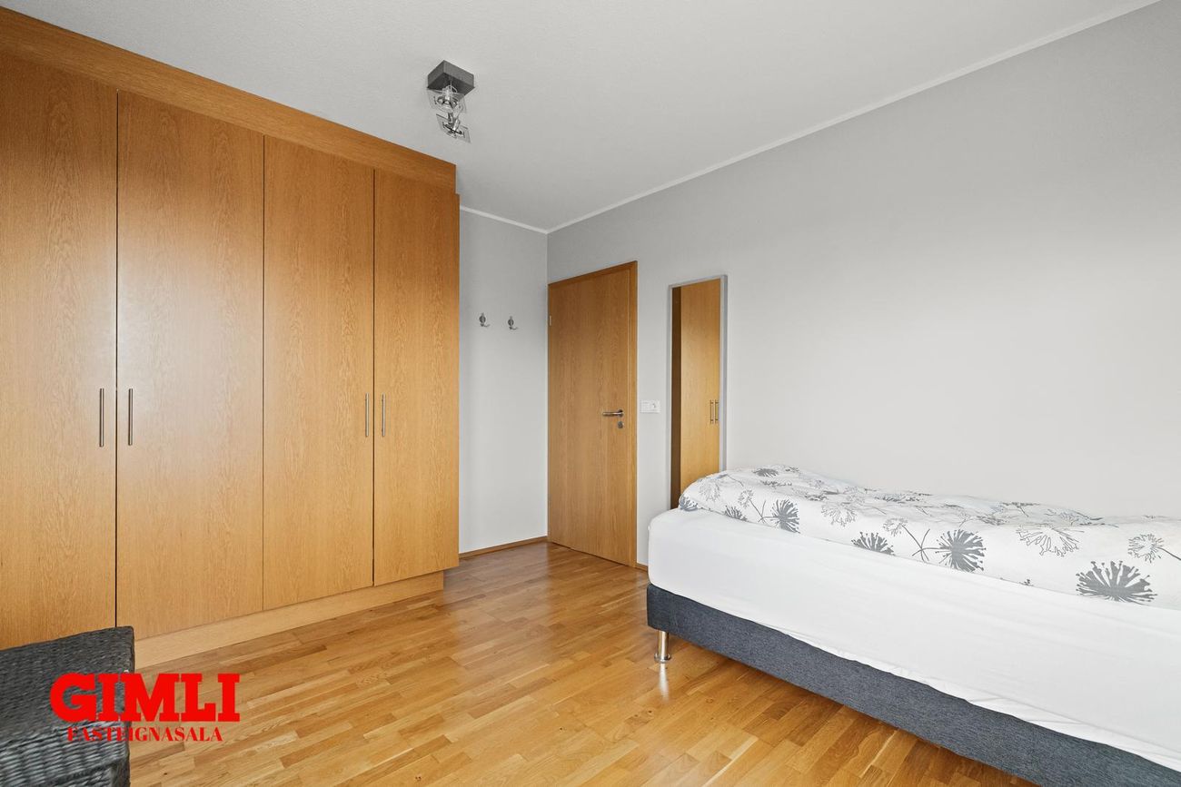 Þórðarsveigur 30, 113 Reykjavík