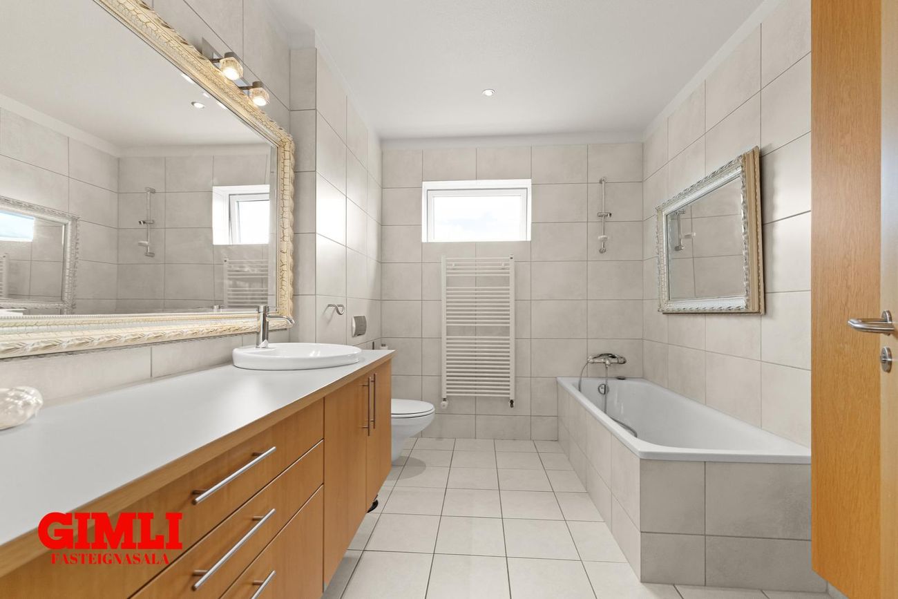 Þórðarsveigur 30, 113 Reykjavík