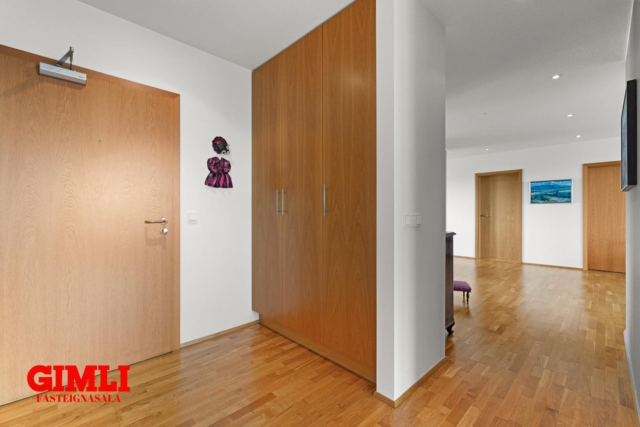 Þórðarsveigur 30, 113 Reykjavík