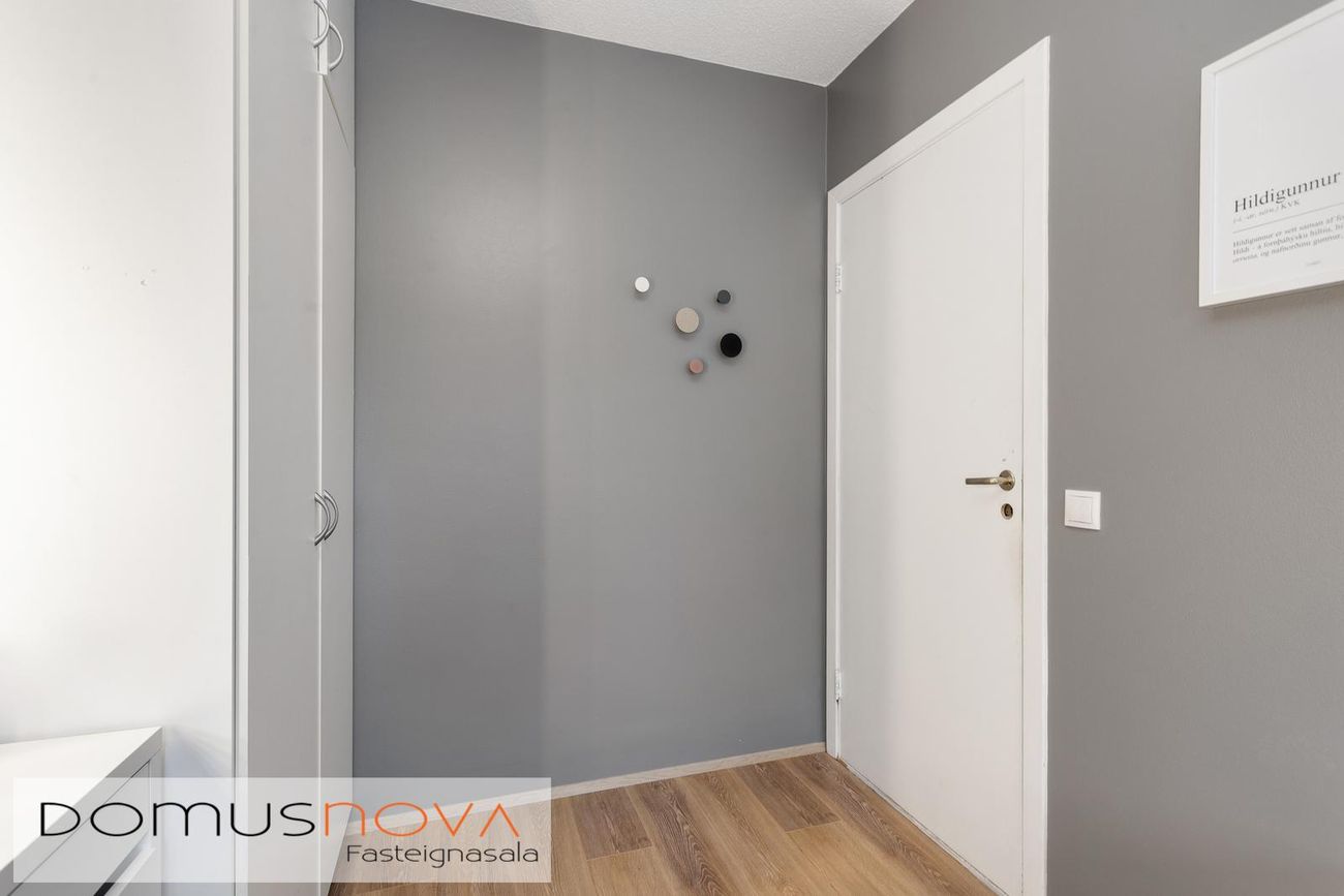 Vallarás 3, 110 Reykjavík