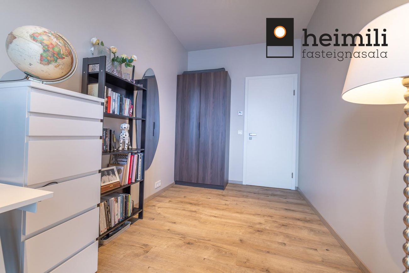 Grensásvegur 1D, 108 Reykjavík