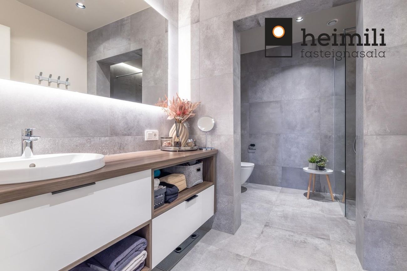 Grensásvegur 1D, 108 Reykjavík