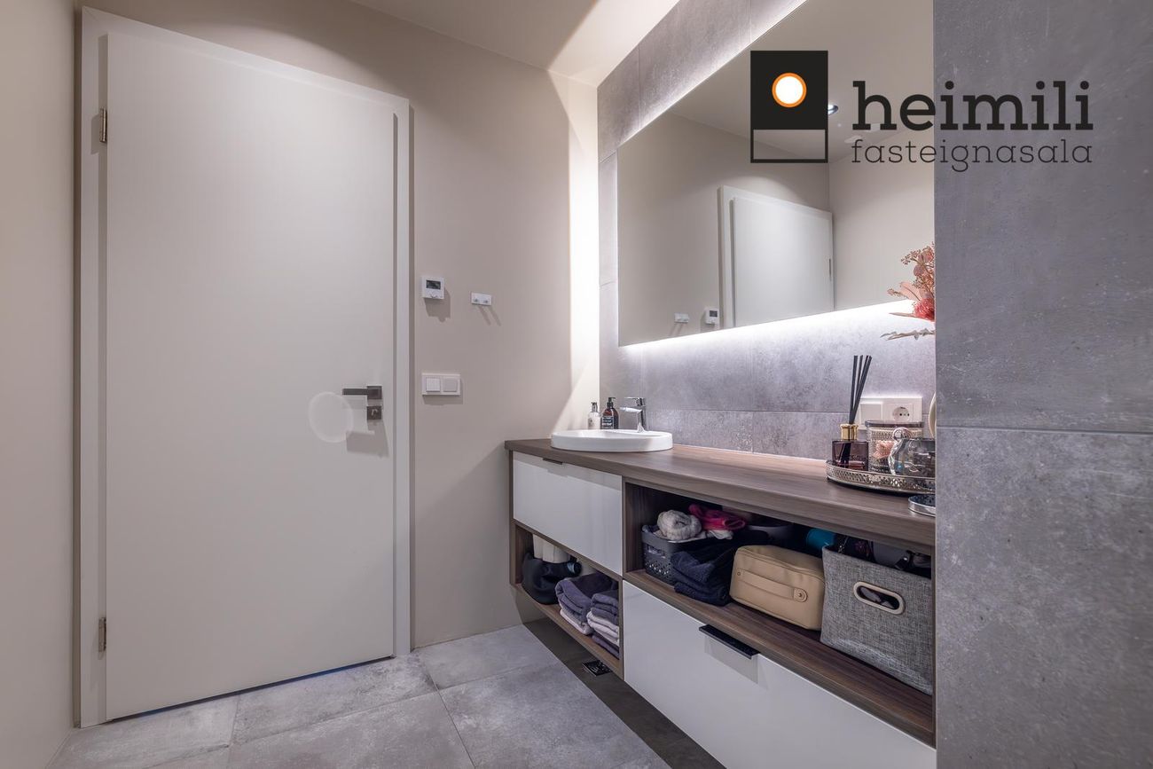 Grensásvegur 1D, 108 Reykjavík