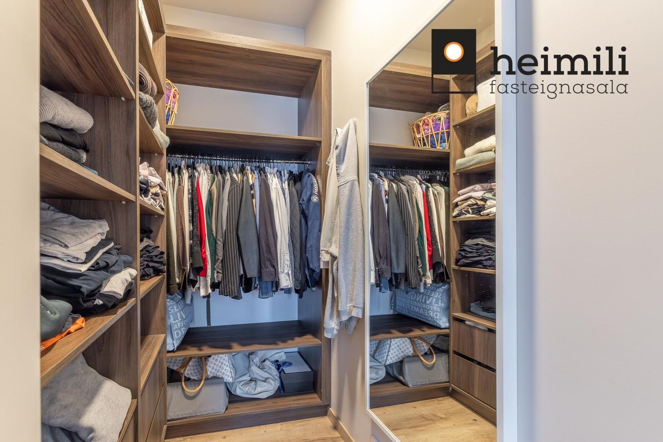 Grensásvegur 1D, 108 Reykjavík