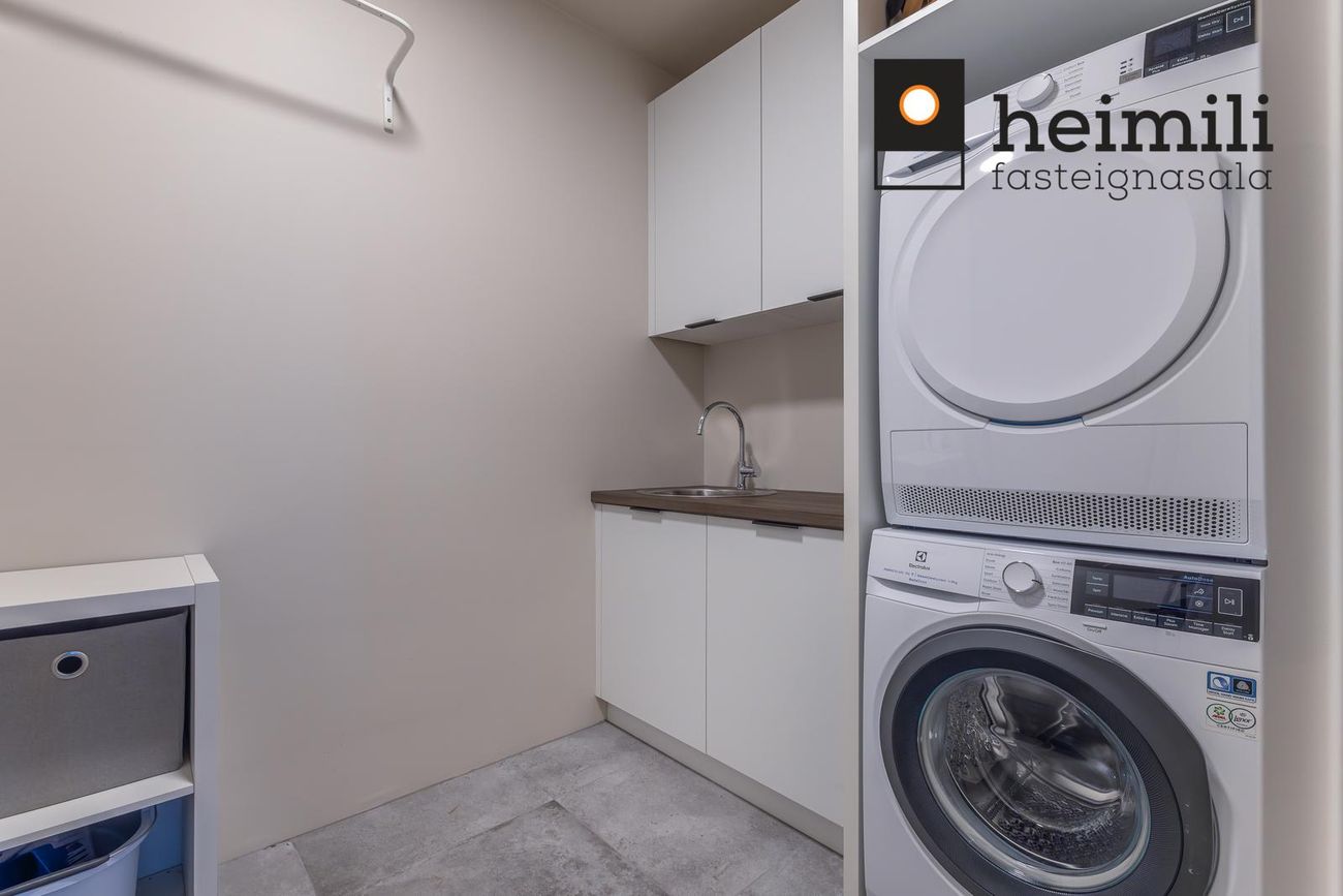 Grensásvegur 1D, 108 Reykjavík