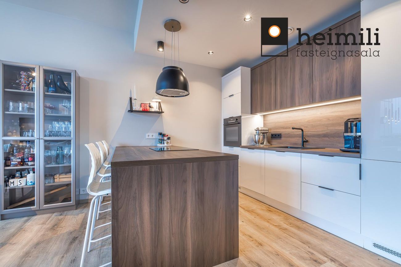 Grensásvegur 1D, 108 Reykjavík