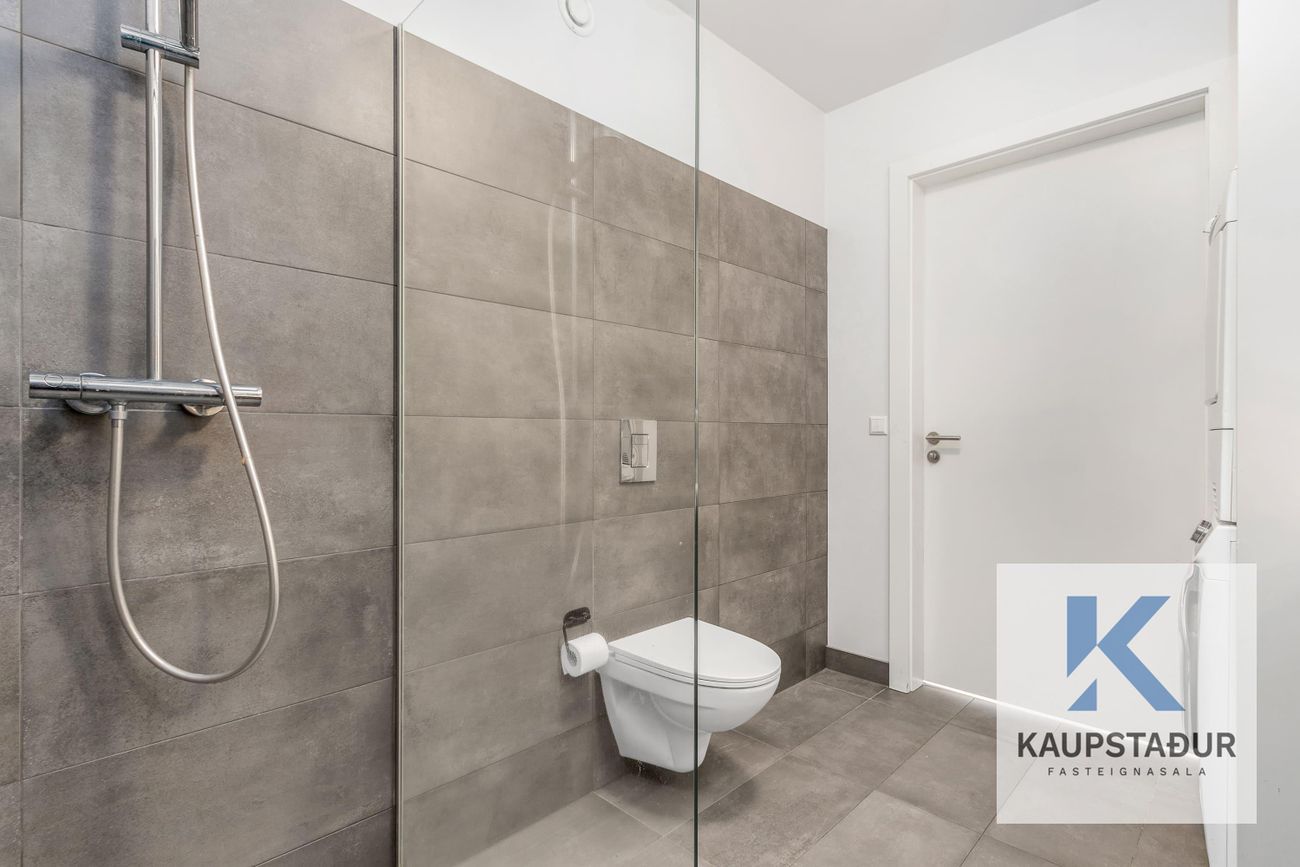 Hafnarbraut 9, 200 Kópavogur